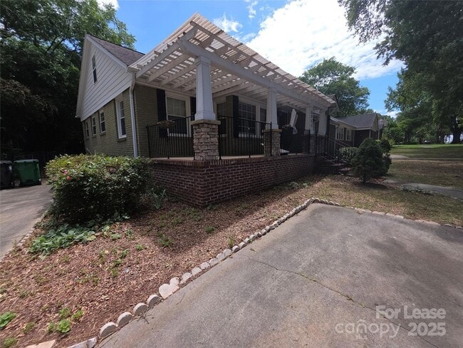 Building Photo - 3711 Park Rd