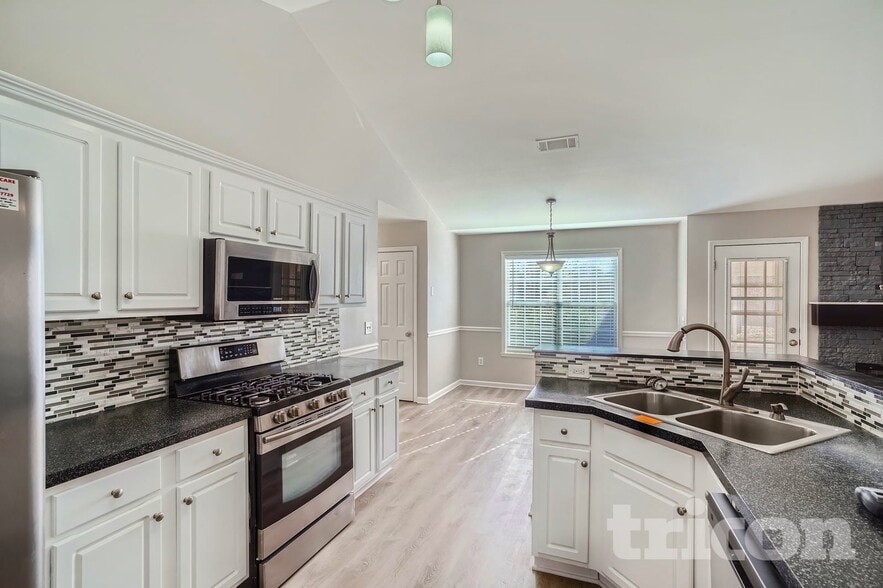 Building Photo - 891 Marta Crane Dr