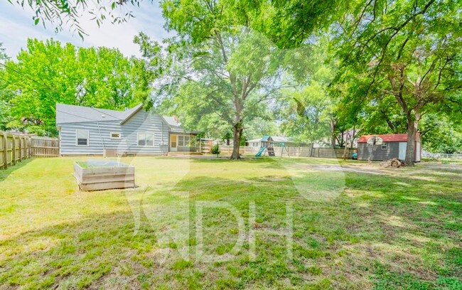 Building Photo - "Charming 3-Bedroom Oasis with 2 Full Baths in the Heart of Vinita!"