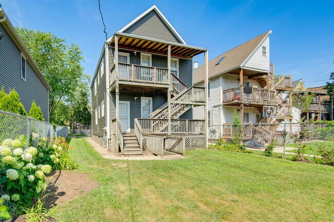 Building Photo - 7353 S Kenwood Ave