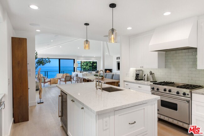 Building Photo - 7089 Birdview Ave