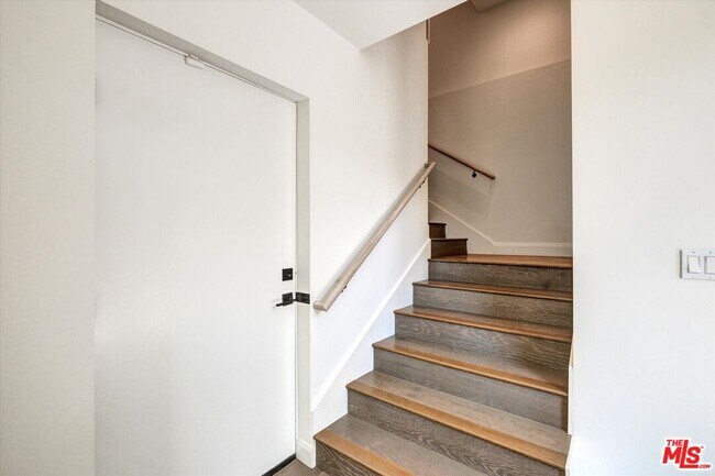 Building Photo - 1249 N Formosa Ave