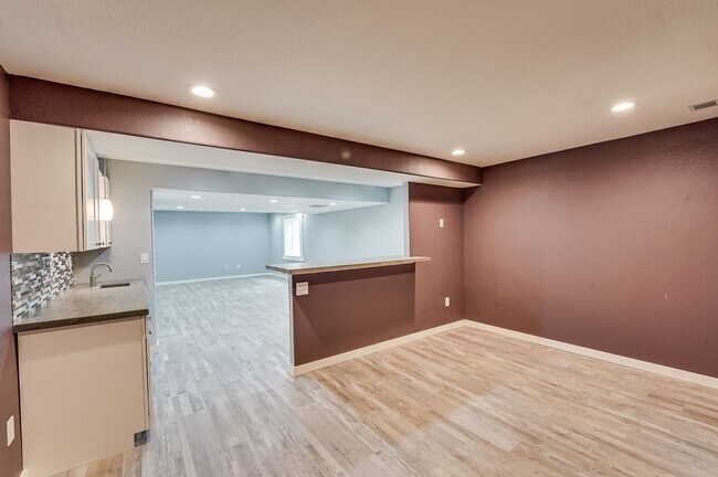 Building Photo - Beautiful 4 bed 3.5 Bath House in NE Fort Collins!