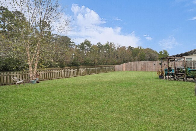 Building Photo - Charming 3BR Home in Richmond Hill with Pond View & Great Location!