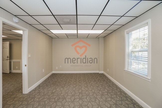 Building Photo - 1BR Furnished and All utilities included!