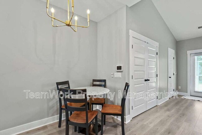 Building Photo - 7763 Park Gate Dr