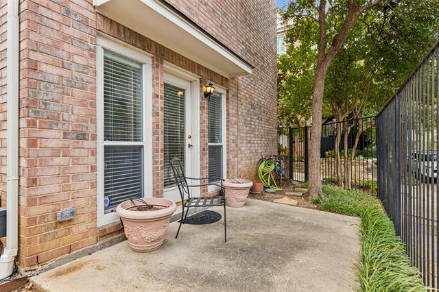 Building Photo - 2704 Welborn St