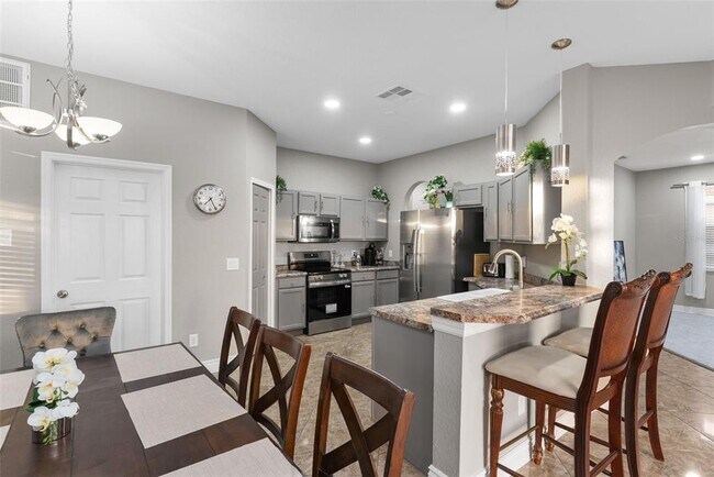 Building Photo - 215 Gleneagles Dr