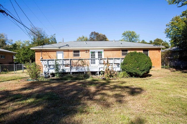 Building Photo - 29 Meadowbrook Dr