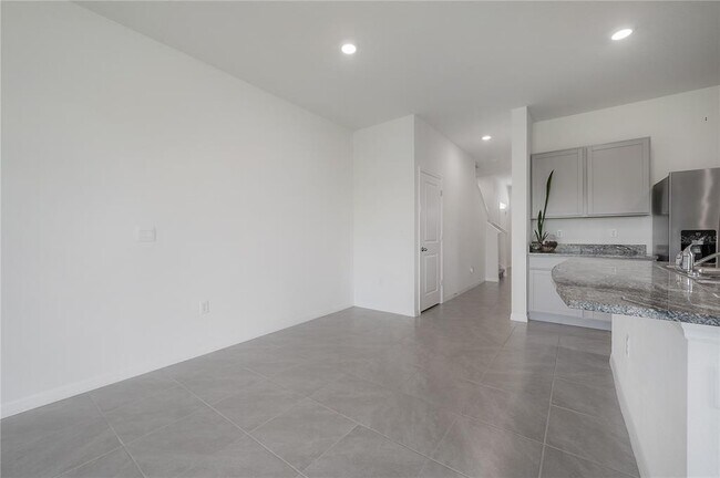 Building Photo - 16701 Maude Dr