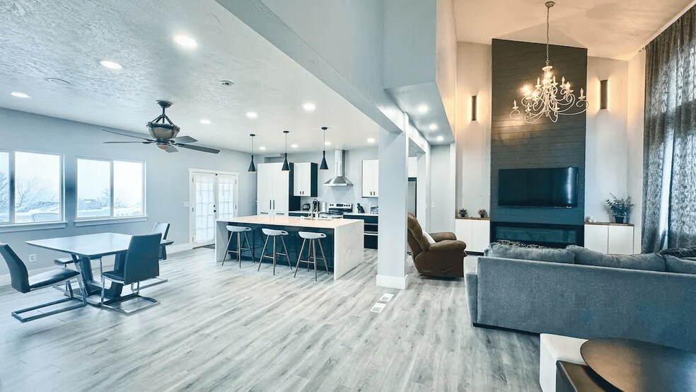 Building Photo - 14380 Henry Day Rd