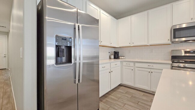 Building Photo - 18572 W Cottontail Ln