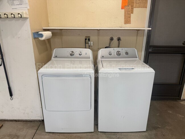 Building Photo - 6033 Tahoe Pl