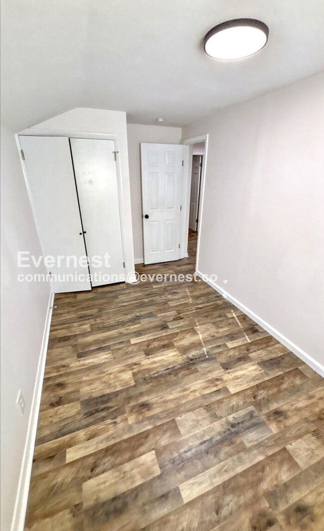 Building Photo - Cozy Charm with Modern Comforts / 3 Bed & 1 Bath / Section 8 Accepted / Available Now!