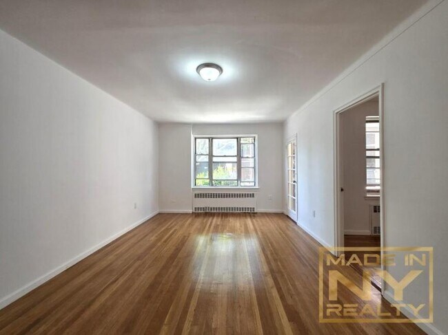 Building Photo - 3 bedroom in KEW GARDENS NY 11415