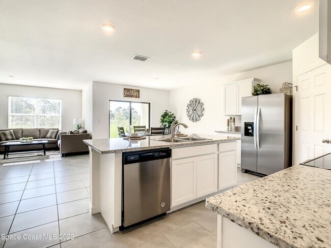 Building Photo - Charming SFH in Cypress Bay Preserve