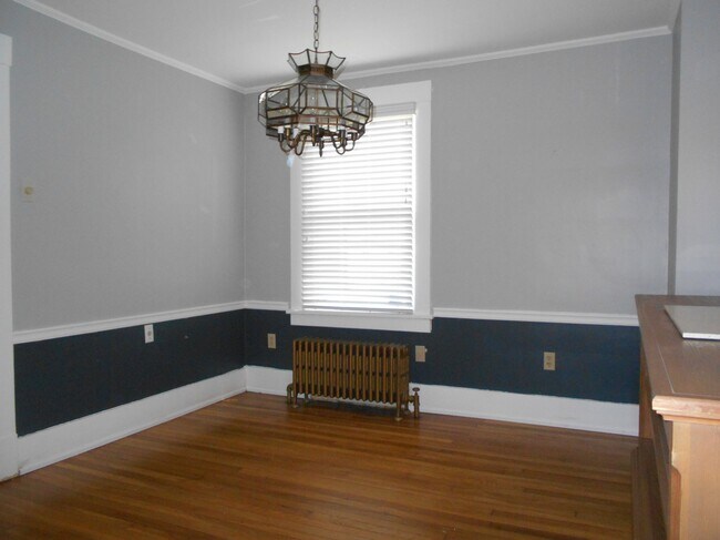 Building Photo - 615 Greendale Ave