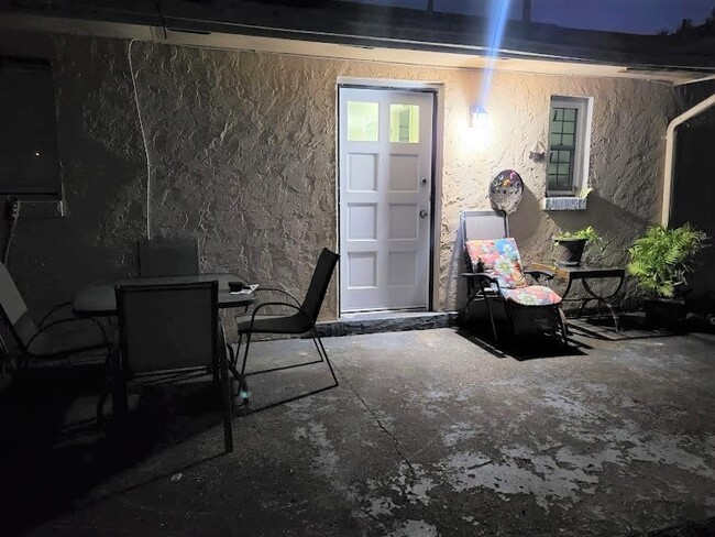 Primary Photo - 1674 Louis Dr