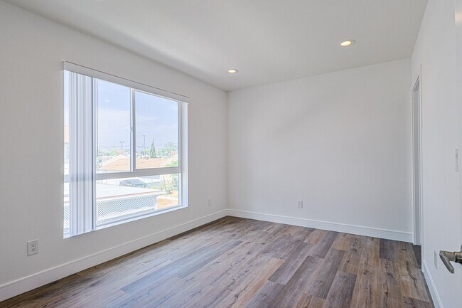 Building Photo - 5932 Lemp Ave