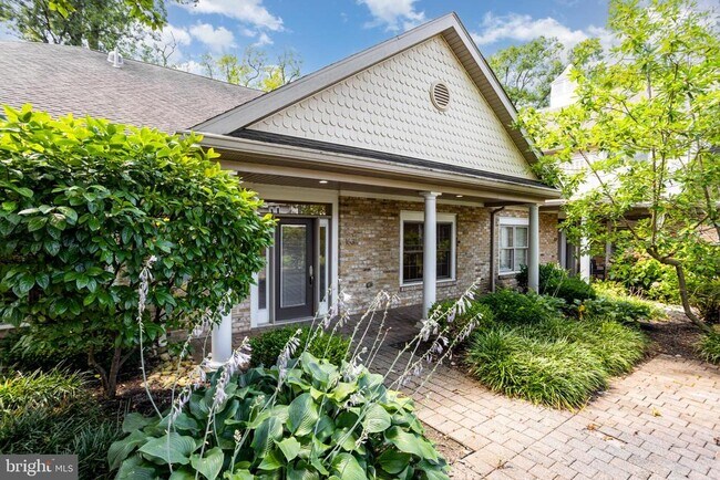 Building Photo - 163 High Pointe Dr