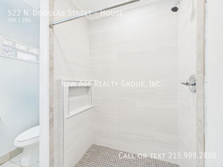 Building Photo - 522 N Douglas St