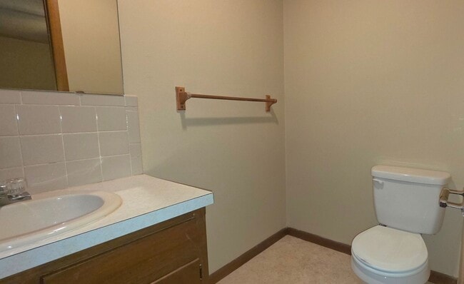 Building Photo - 2 Bedroom 2 Bathroom Duplex near Missouri State University! $825!