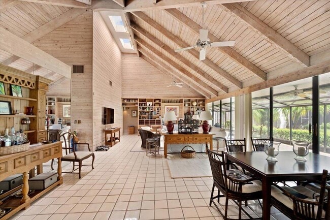 Building Photo - 11876 Pebblewood Dr