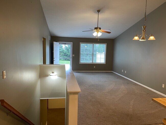Building Photo - 5293 Emalene Rd