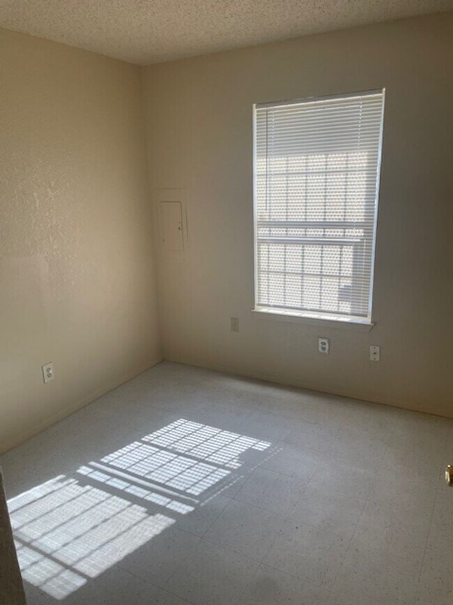 Building Photo - 3536 S Littlejohn Ave