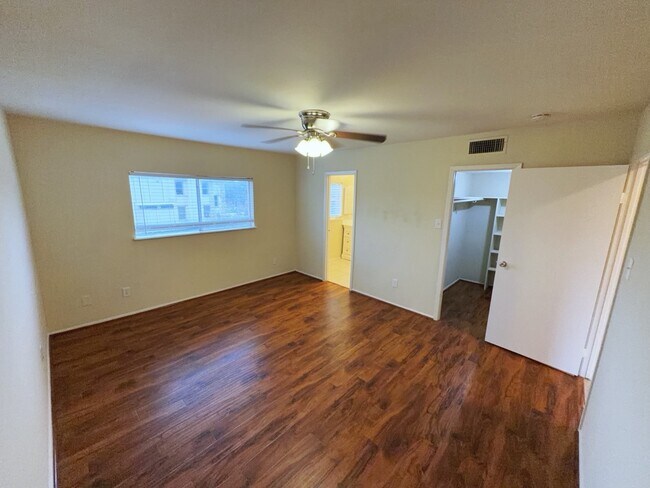 Building Photo - 2210 Dorrington St