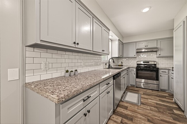 Building Photo - 1203 Bernard Ave