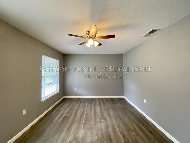 Building Photo - 4331 Avenida Prima St