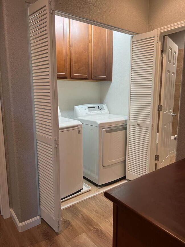 Building Photo - 427 Anchor Ln