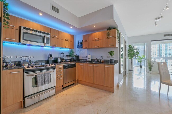 Building Photo - 350 S Miami Ave