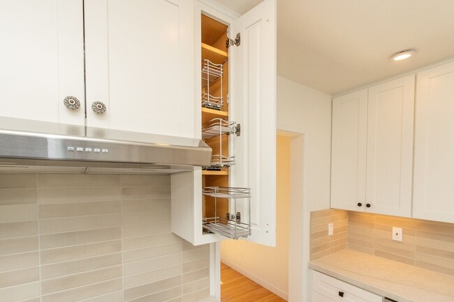 Building Photo - Beautifully Remodeled 2 Bed/1Bath Home with Ocean and Bay Glimpses in Ocean Beach!