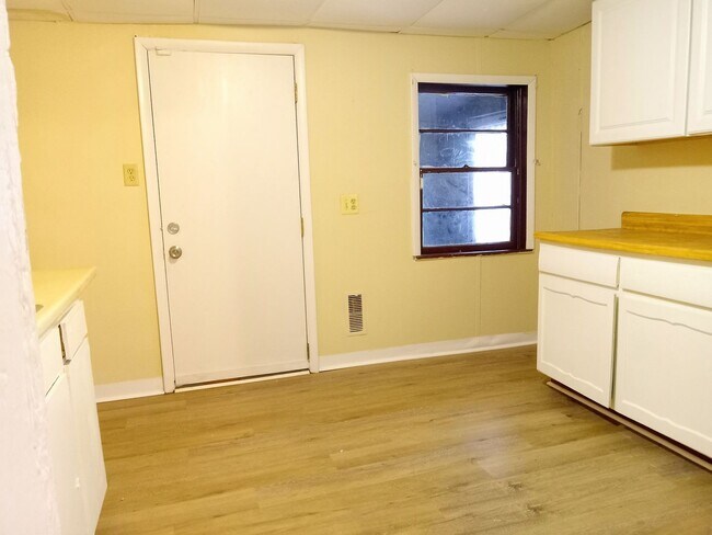 Building Photo - 328 D St