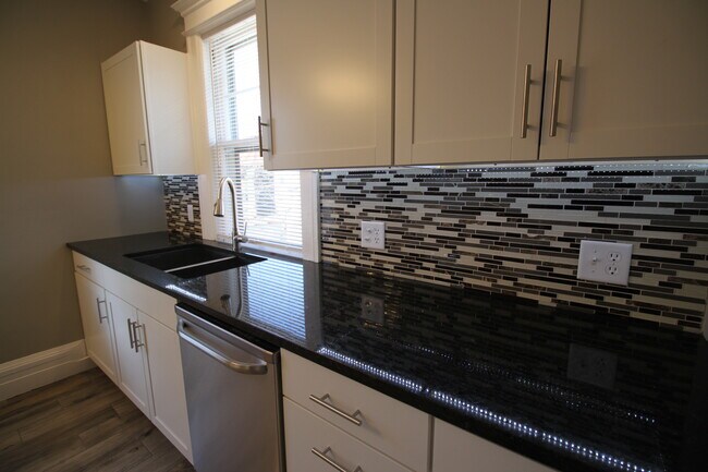 Building Photo - 639 Park Avenue Apt #3