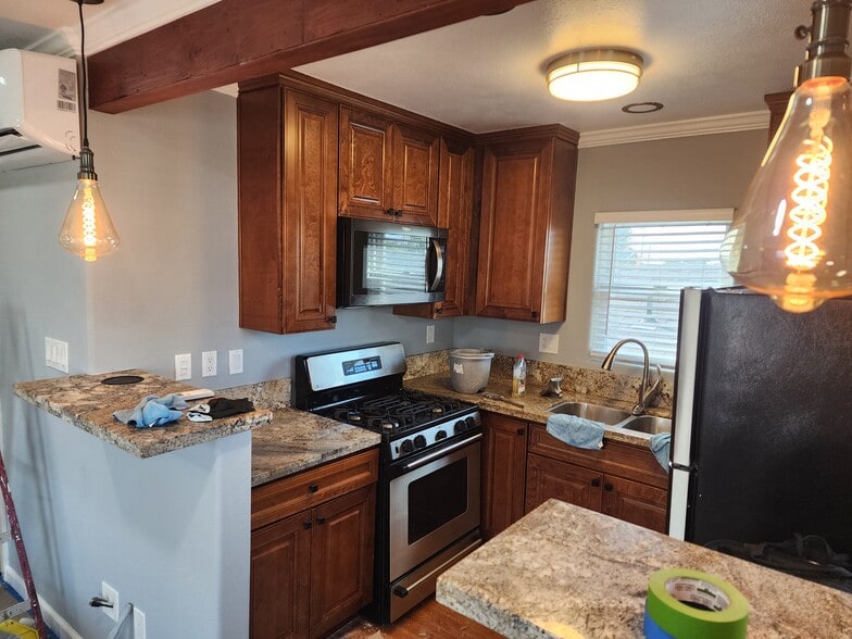 Building Photo - 3549 Highland Ave