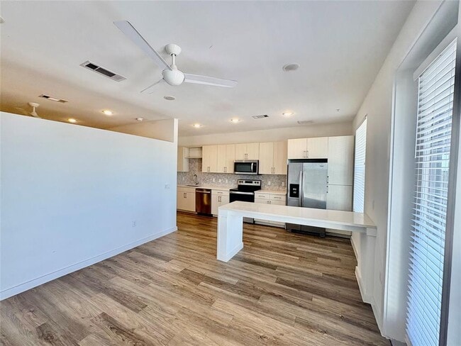 Building Photo - 6324 N Lamar Blvd