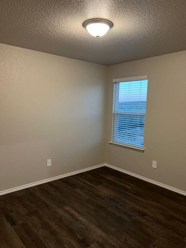 Building Photo - *Valentine's Day Promotion!* Three Bedroom...