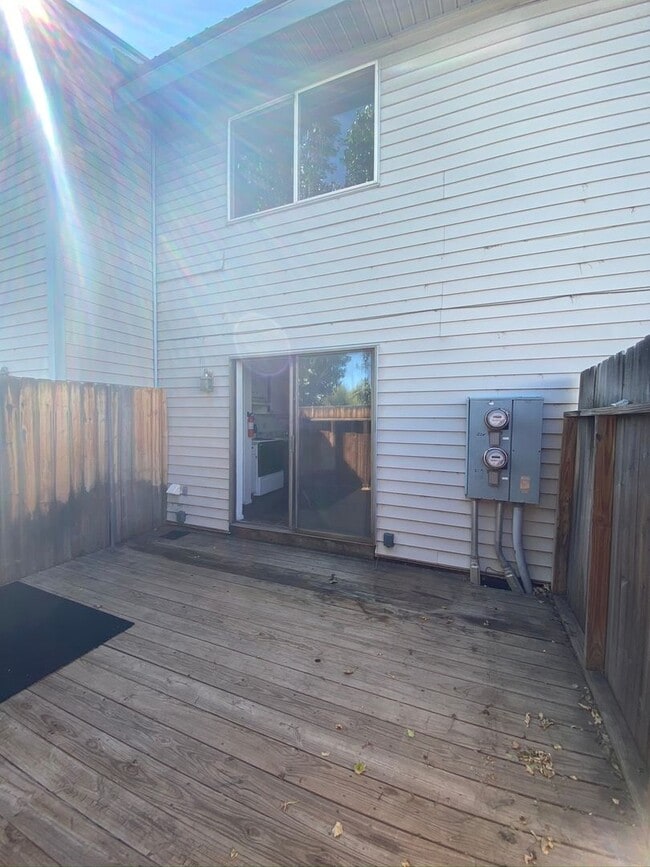 Building Photo - City of Gunnison Spacious 2 bedroom/2.5 bath!