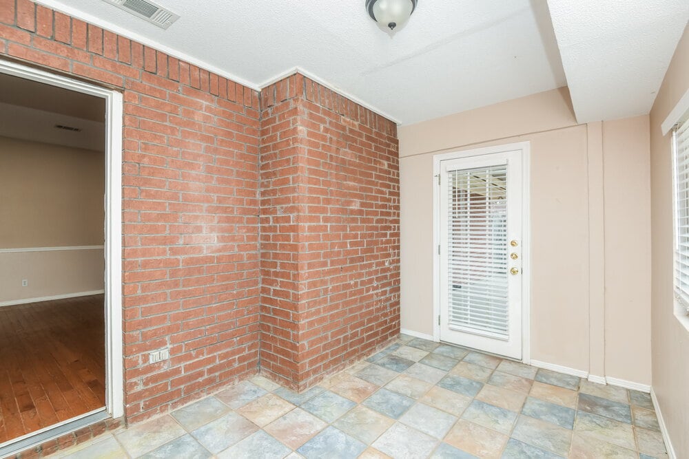 Building Photo - 121 Downwood Dr