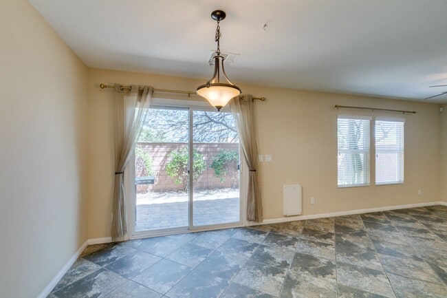 Building Photo - GORGEOUS HOME WITH TONS OF UPGRADES*MOUNTA...