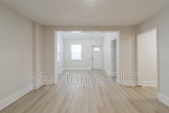 Building Photo - 314 Elm St
