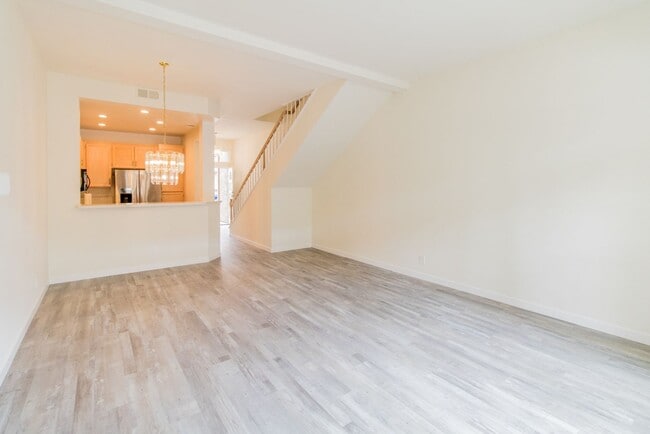 Building Photo - Beautiful 2 Bed, 2.5 Bath Two-Story Townhome in Belsera