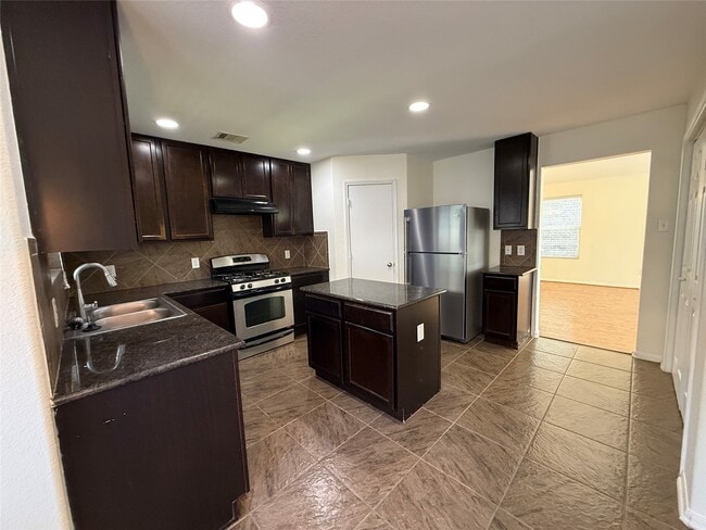 Building Photo - 3306 View Valley Trail