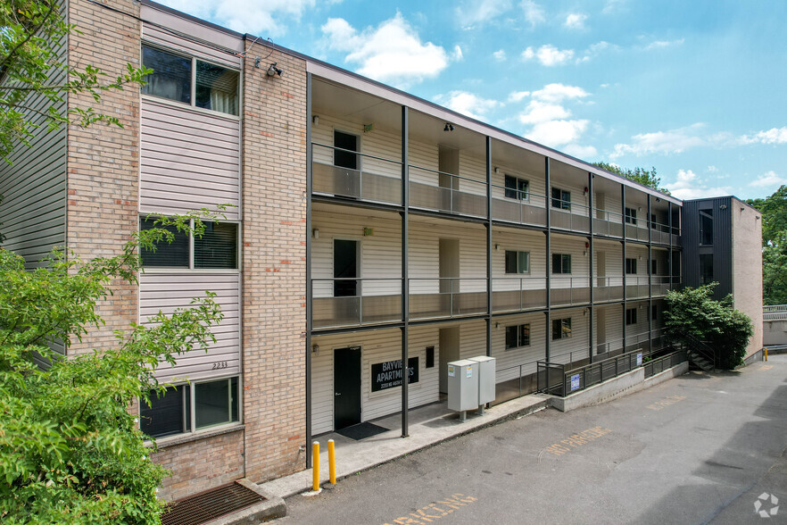 Primary Photo - Bayview Apartments