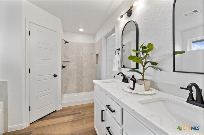 Building Photo - 6019 Catania Rd