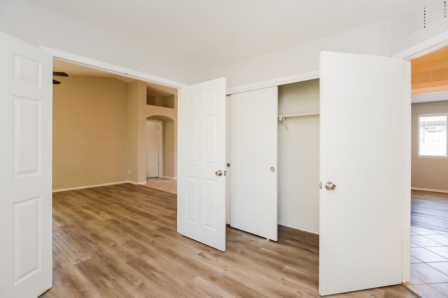 Building Photo - 3530 S Desert Promenade Rd