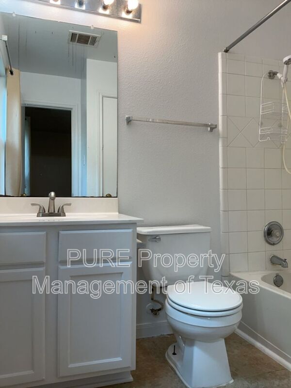 Building Photo - 244 Marvin Cove